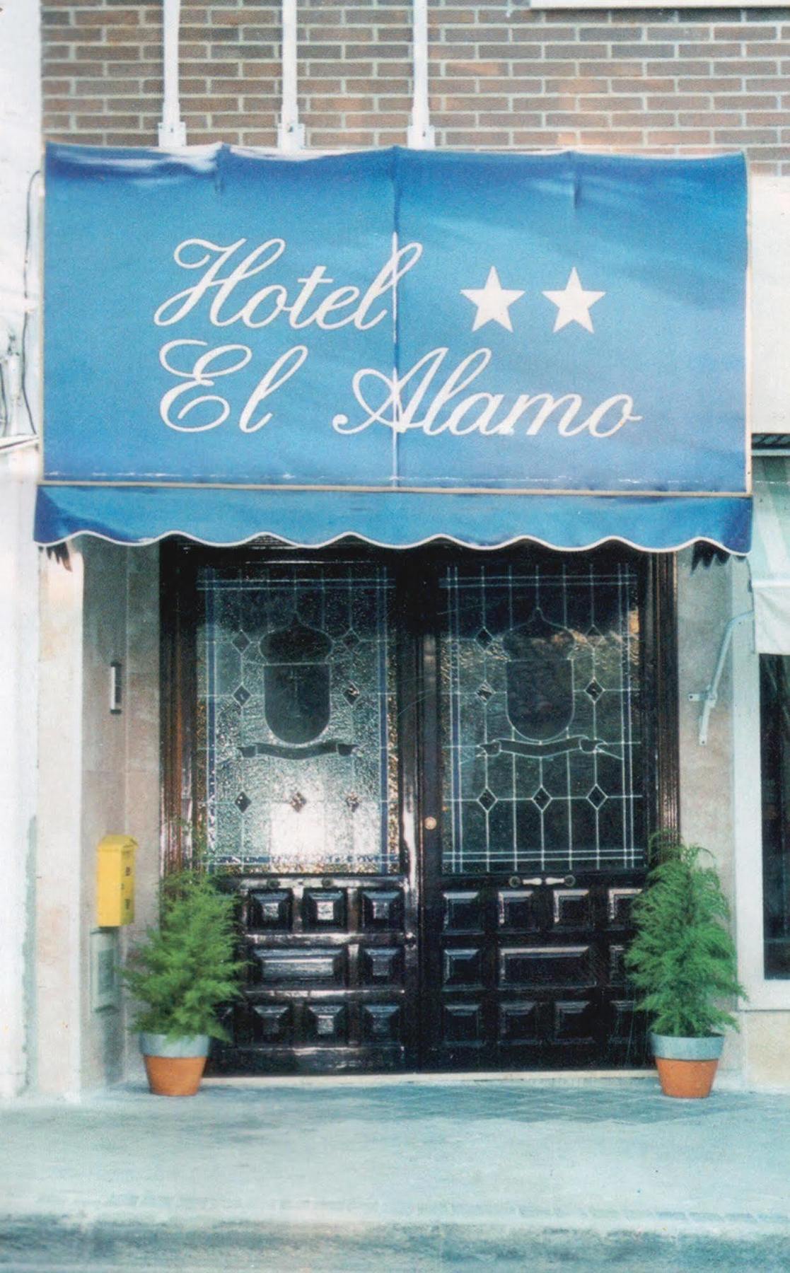 Hotel Restaurante El Alamo Exterior photo